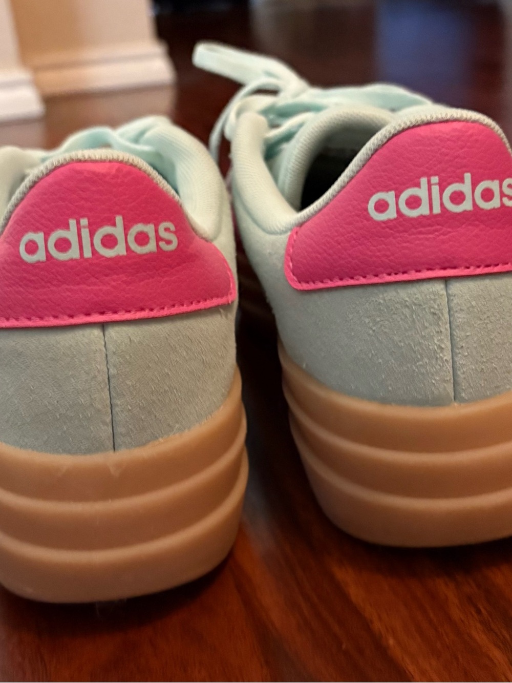Teal with hot pink accent adidas in perfect shape only worn once or twice. - Picture 4 of 6